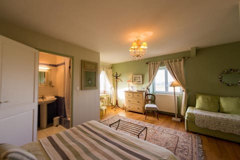 Shower, Bathroom, Bedroom, Garden view