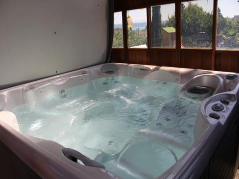 Hot Tub, Bath