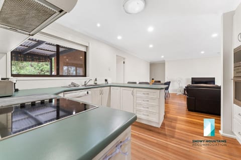 Cobbon Retreat 5 bedroom home with wifi Maison in East Jindabyne