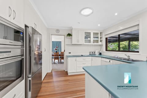 Cobbon Retreat 5 bedroom home with wifi Maison in East Jindabyne