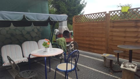 Patio, BBQ facilities, Balcony/Terrace