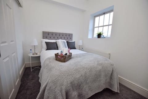 Derby Town House 1 min to town House in Derby