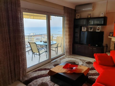 Christos house-- Comfortable apartment with great view and private parking ! Apartment in Kavala