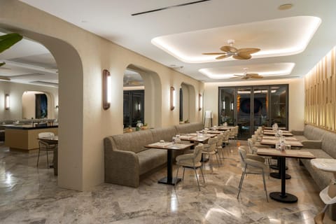 Restaurant/places to eat, Banquet/Function facilities