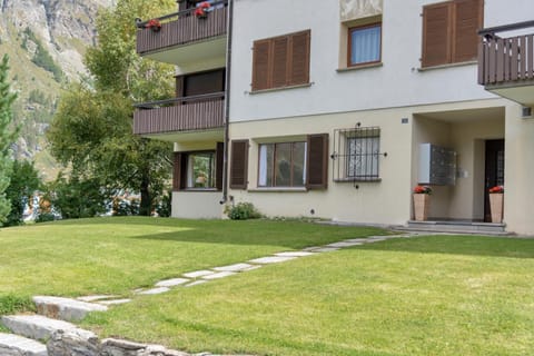 Facade/entrance, Garden