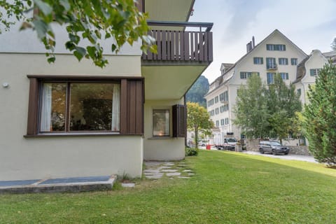 Property building, Day, Neighbourhood, Garden, Garden view, Street view