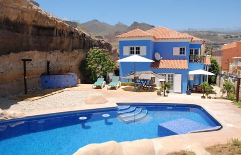 Property building, Pool view, Swimming pool