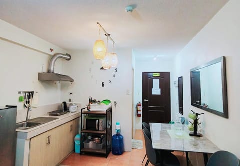 Kitchen or kitchenette, Dining area, stove, toaster