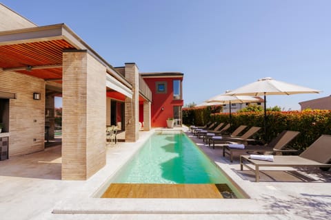 Swimming pool