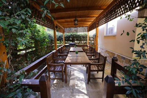 BBQ facilities, Garden, Balcony/Terrace