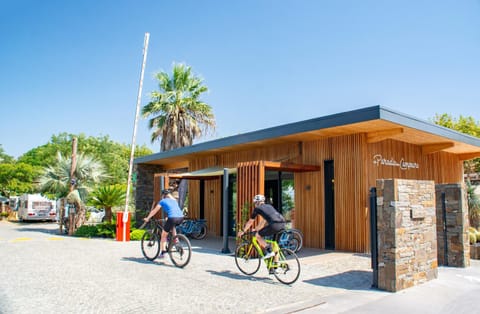 Au Paradis des Campeurs Campground/
RV Resort in Roquebrune-sur-Argens