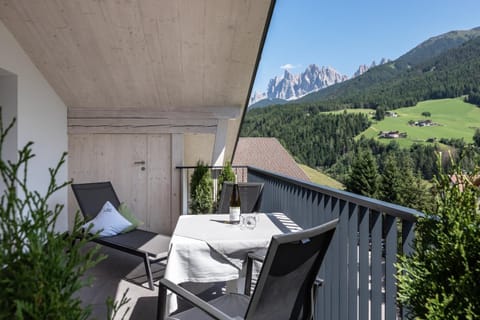 Balcony/Terrace, Mountain view