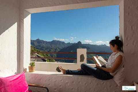 Day, People, Natural landscape, Balcony/Terrace, Mountain view