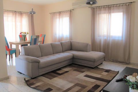 Salt Lake Town House Bed and Breakfast in Larnaca