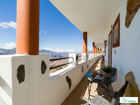 Patio, Day, Natural landscape, Dining area, Mountain view