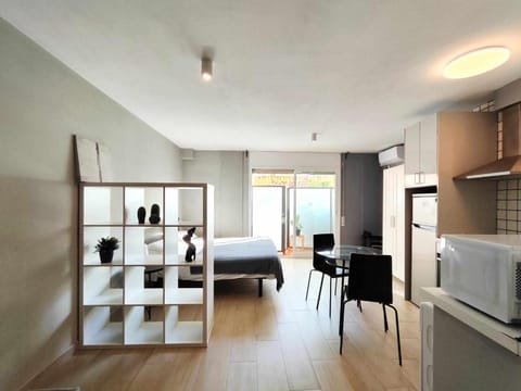 Mazi Apartments Suite Condo in Mataró