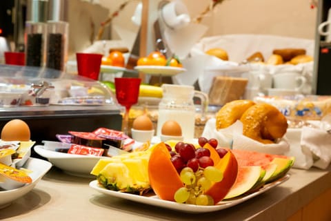 Food and drinks, Food, Breakfast, Continental breakfast, Buffet breakfast