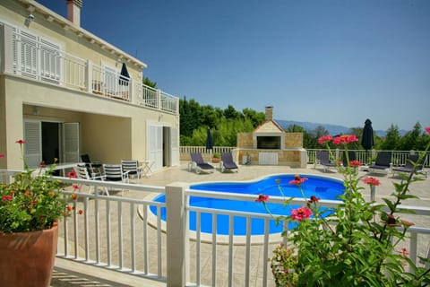 Swimming pool, Location, children, Family