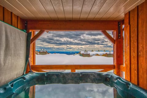 Hot Tub, Massage, Spa and wellness centre/facilities, Mountain view