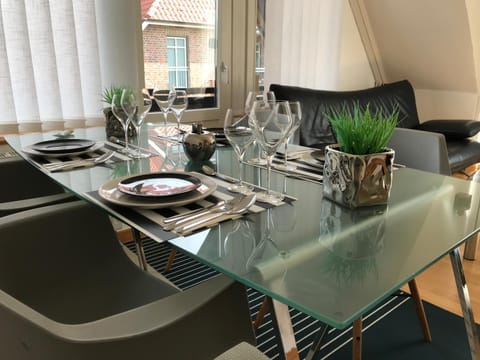 Living room, Photo of the whole room, Decorative detail, Dining area