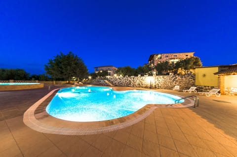 Patio, Garden, Swimming pool, Swimming pool