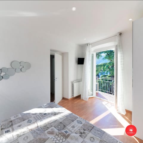 Bed, View (from property/room), Balcony/Terrace, Photo of the whole room, Bedroom