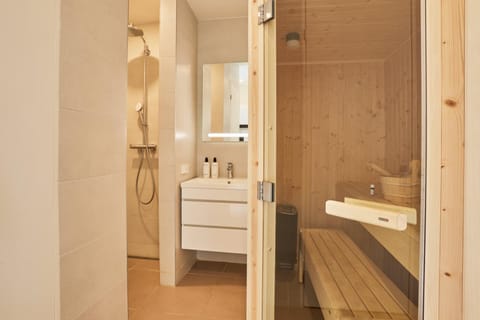 Shower, Bed, Sauna, Bathroom