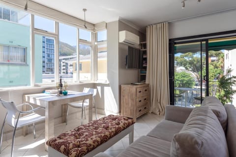 Cosy and Classy Sea Point Apartment Copropriété in Sea Point