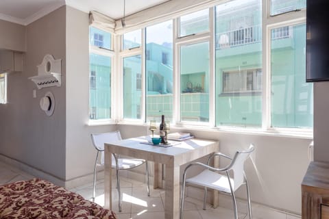 Cosy and Classy Sea Point Apartment Copropriété in Sea Point