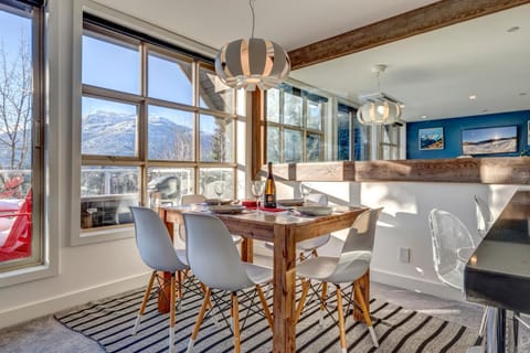 Dining area, Mountain view