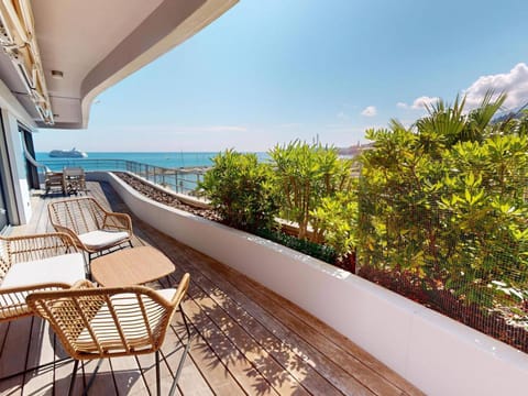 Magnifique 3P face mer avec terrasse de 46m² et parking privé - FR-1-196-250 Apartment in Menton