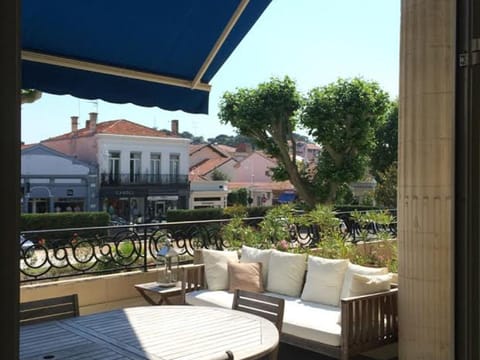 Appartement T4 Duplex Centre Arcachon, Terrasse Sud, Proche Plage et Commerces, Parking Inclus - FR-1-474-3 Apartment in Arcachon