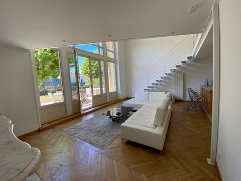 Appartement T4 Duplex Centre Arcachon, Terrasse Sud, Proche Plage et Commerces, Parking Inclus - FR-1-474-3 Apartment in Arcachon