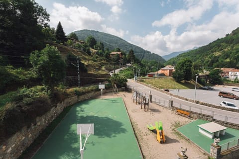 Children play ground, Area and facilities