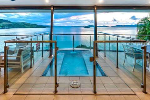 Pool view, Sea view