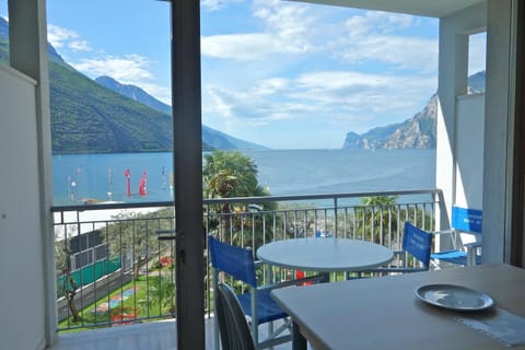 View (from property/room), Dining area, Lake view, Mountain view