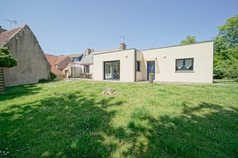 Property building, Spring, Day, Natural landscape, Garden, Garden view