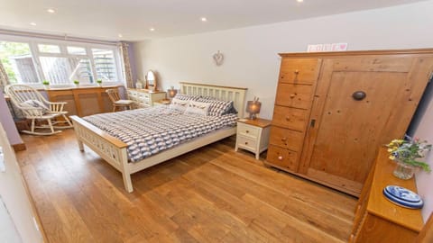 Shippenrill Croyde - Sleeps 14 - Hot Tub option - Stylish Home with fire pit, table tennis & dog friendly Maison in Croyde