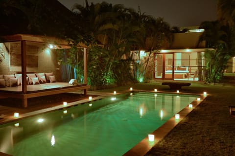 Night, Garden, Bedroom, Garden view, Pool view, Swimming pool, Swimming pool