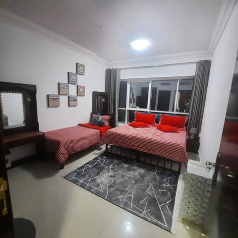 Dormitory Room for Family or Group of Travelers Apartment in Al Sharjah