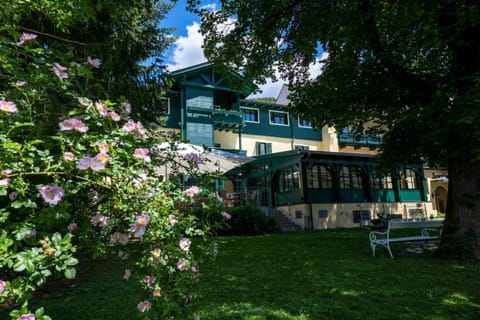 Restaurant/places to eat, Garden, Balcony/Terrace