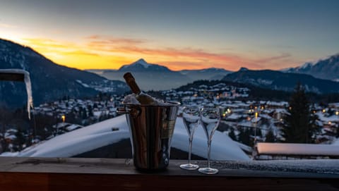 Restaurant/places to eat, Mountain view, Drinks, Sunset