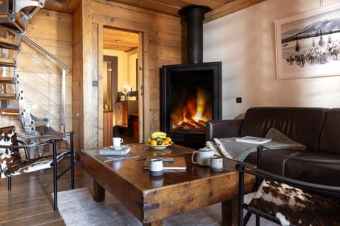 Living room, fireplace