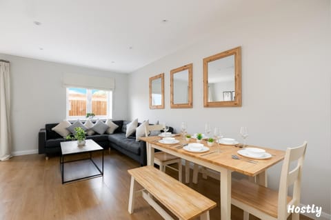 Turtle and Rabbit - Comfortable and Spacious Houses Appartement in Slough
