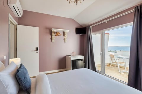 Marina Blue - Apartments & Suites Bed and Breakfast in Setúbal Municipality