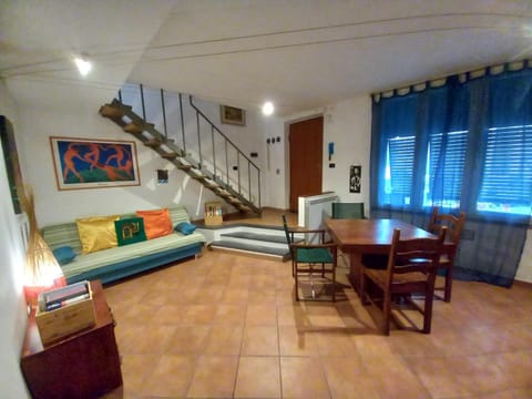 Communal lounge/ TV room, Dining area