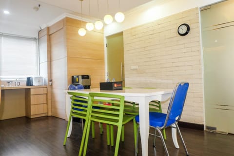 Spacious 1BR for 5 Pax at Maple Park Sunter Apartment By Travelio Apartment in Jakarta