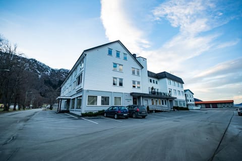 Nordfjord Hotell - Bryggen Hotel in Vestland