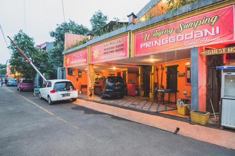 RedDoorz Syariah near Margahayu Raya Hotel in Bandung
