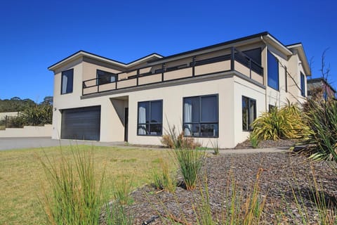 Georges Bay Luxury Maison in St Helens